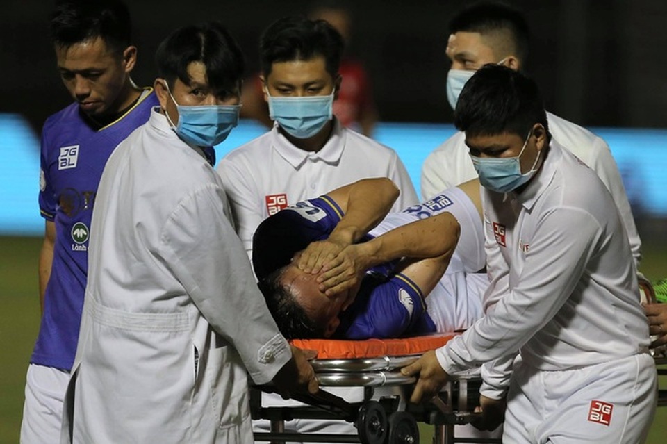 Người hâm mộ nổi giận đùng đùng, đòi treo giò Hoàng Thịnh vĩnh viễn - 2 Người hâm mộ nổi giận đùng đùng, đòi treo giò Hoàng Thịnh vĩnh viễn - 2
