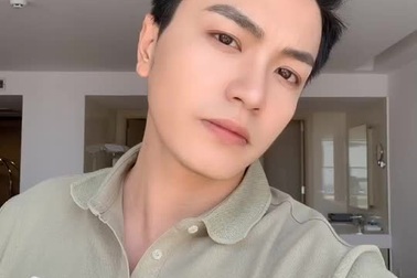 Bác sĩ đẹp trai nổi tiếng "bắt trend" khoe dậy thì thành công