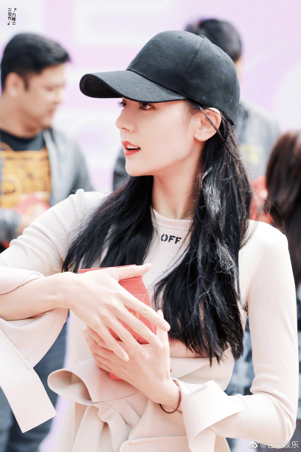 Địch Lệ Nhiệt Ba xinh đẹp “hút hồn” sánh đôi cùng Dương Dương - 5 Địch Lệ Nhiệt Ba xinh đẹp “hút hồn” sánh đôi cùng Dương Dương - 5