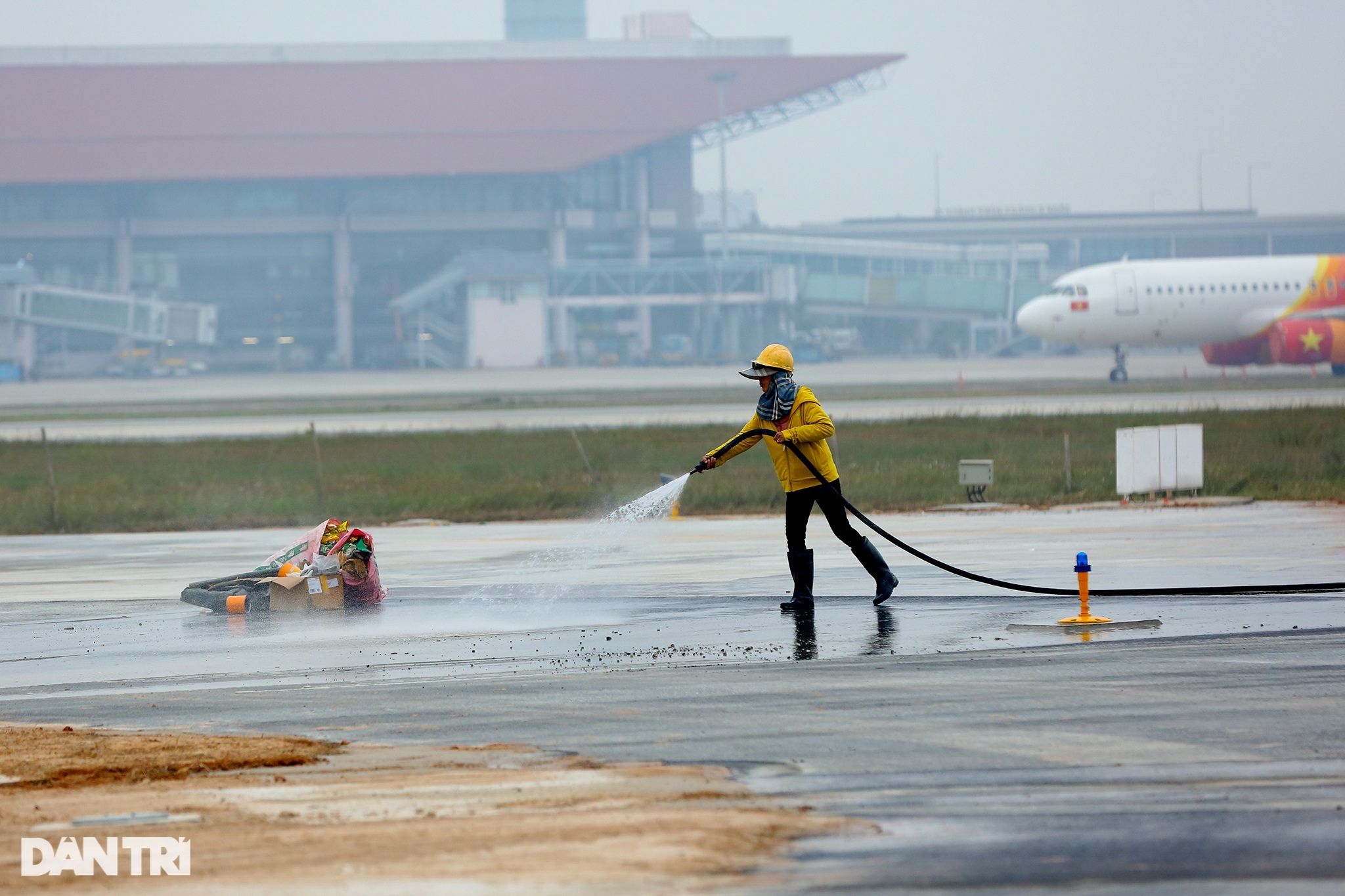 Đường băng 1A sân bay Nội Bài gấp rút hoàn thiện sửa chữa trước Tết Âm lịch - 4 Đường băng 1A sân bay Nội Bài gấp rút hoàn thiện sửa chữa trước Tết Âm lịch - 4