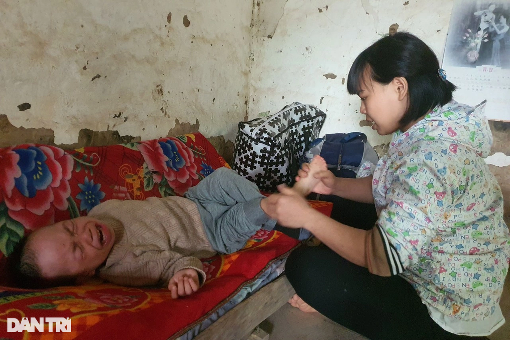 Bé trai sinh non mắc bại não, người mẹ chỉ biết ôm con ngồi khóc - 5 Bé trai sinh non mắc bại não, người mẹ chỉ biết ôm con ngồi khóc - 5