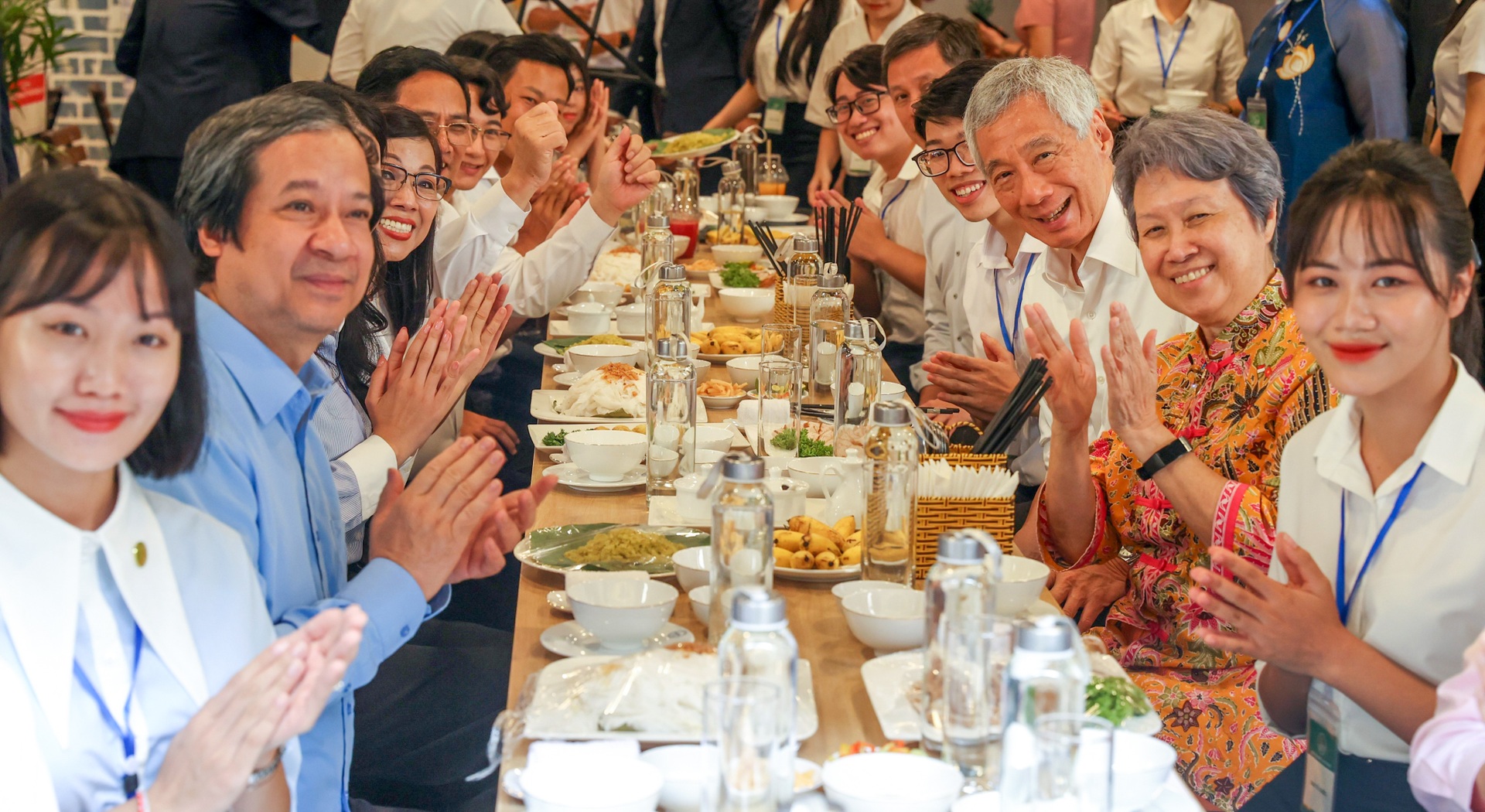 Thủ tướng Việt Nam và Singapore gặp gỡ, đối thoại cùng thanh niên 2 nước - 15 Thủ tướng Việt Nam và Singapore gặp gỡ, đối thoại cùng thanh niên 2 nước - 15