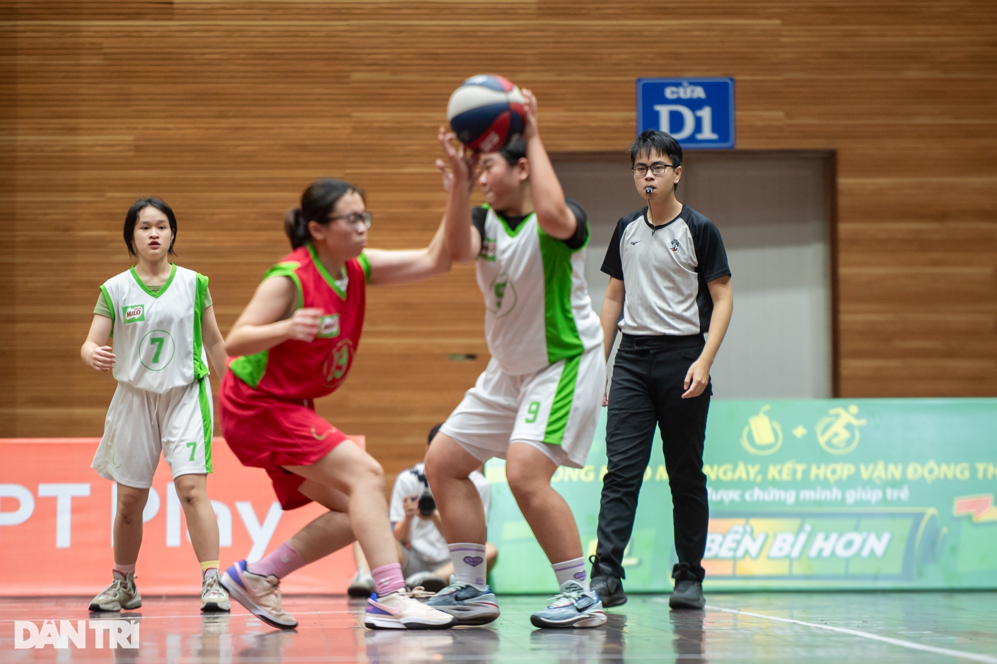 View - Một ngày làm trọng tài bóng rổ, họp CLB Shogi của quán quân Olympia 2019 | Báo Dân trí