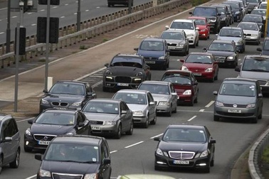 Anh cấm xe chạy xăng và diesel từ năm 2040