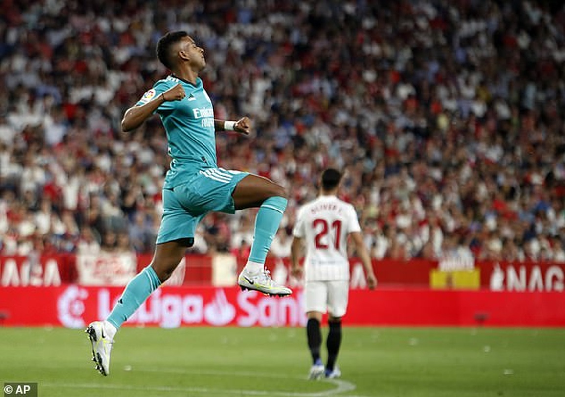 Ngược dòng hạ Sevilla, Real Madrid hơn Barcelona đến 15 điểm - 4 Ngược dòng hạ Sevilla, Real Madrid hơn Barcelona đến 15 điểm - 4