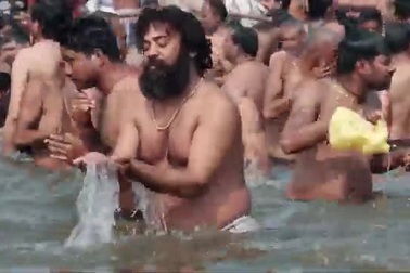 Không khí sôi động của mùa lễ hội Kumbh Mela sông Hằng