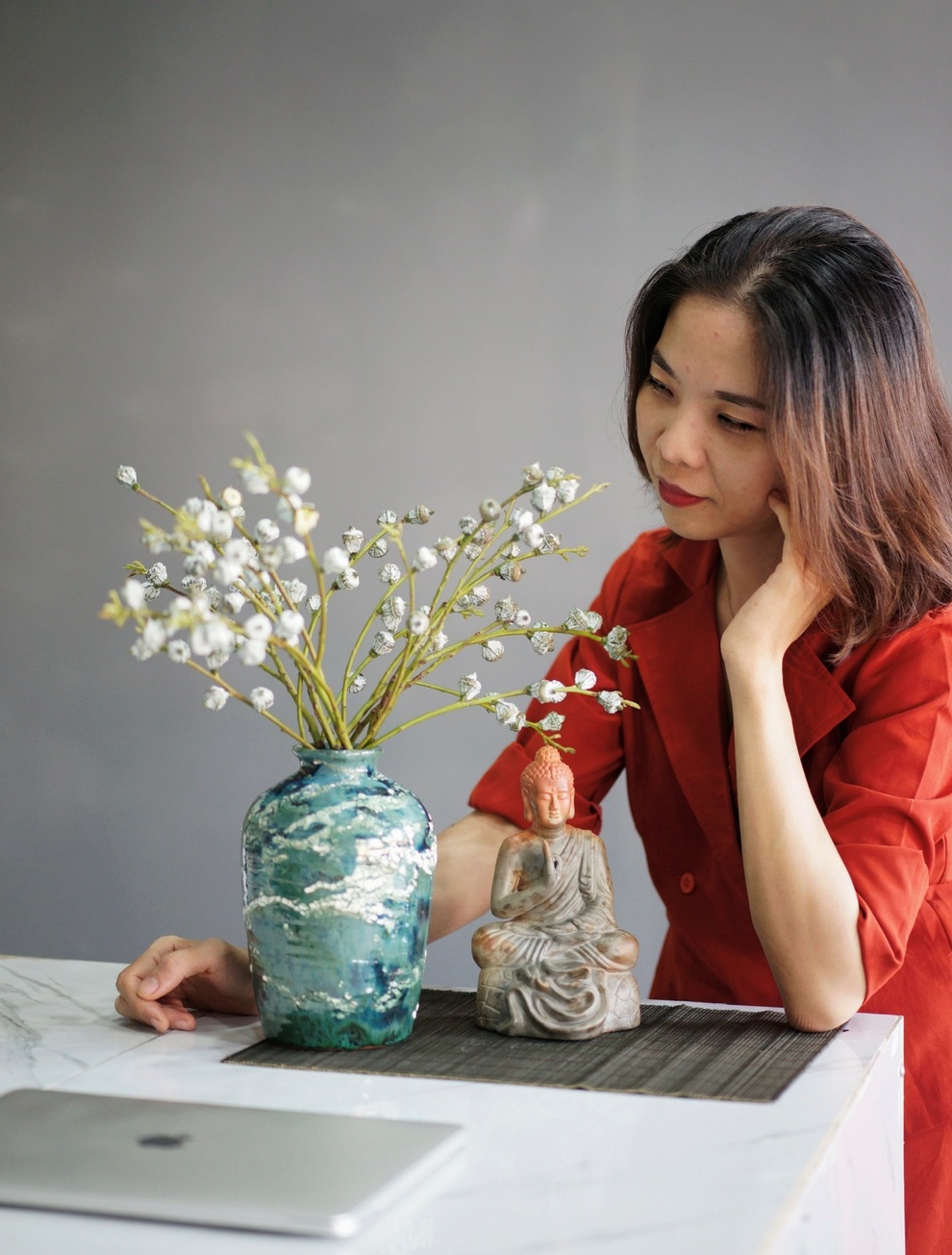Mẹ đảm thích thú săn tìm cành bạch đàn non, cherry về cắm trang trí - 4 Mẹ đảm thích thú săn tìm cành bạch đàn non, cherry về cắm trang trí - 4
