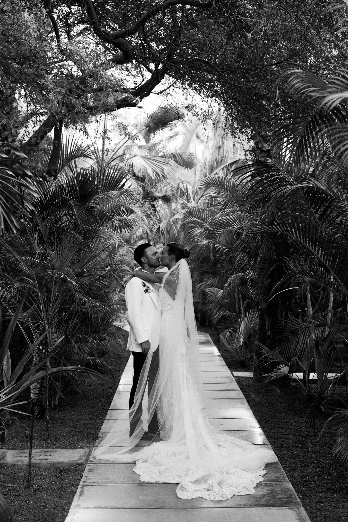 Ảnh cưới đẹp như mơ của thiên thần nội y Josephine Skriver - 3 Ảnh cưới đẹp như mơ của thiên thần nội y Josephine Skriver - 3