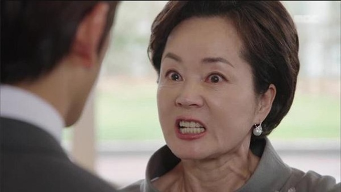 Mỗi lần chồng tôi gặp chuyện gì không như ý trong công việc hay cuộc sống, mẹ chồng đều bảo tại “vía dữ” của tôi. (Ảnh minh họa)