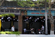 Kết quả kiểm tra nhà hàng bị phản ánh "bếp nhếch nhác, nhân viên cởi trần"