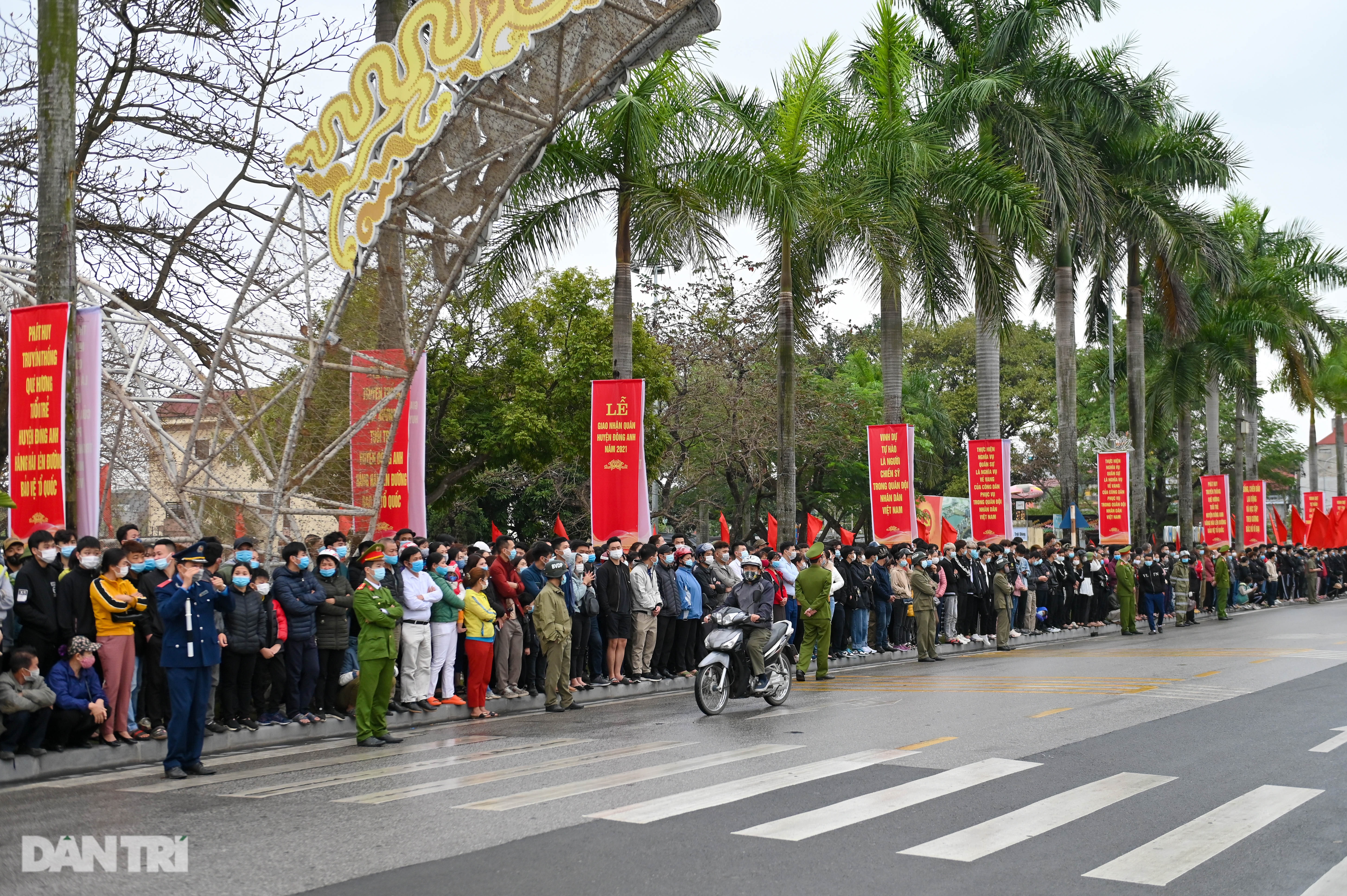 Xúc động khoảnh khắc tân binh thủ đô lên đường nhập ngũ - 1