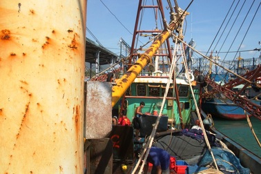 Bình Định: Vụ tàu vỏ thép hư hỏng: Bất ổn từ hợp đồng?