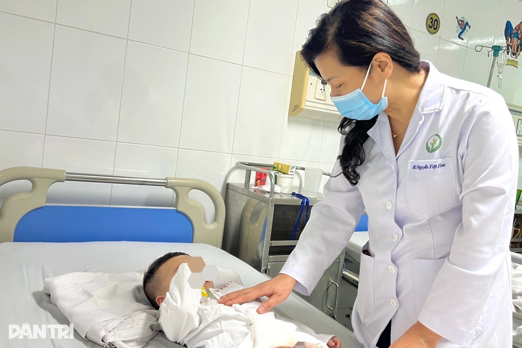 Hà Nội: Bé gái xinh như búp bê lại hóa bé trai - 1 Hà Nội: Bé gái xinh như búp bê lại hóa bé trai - 1