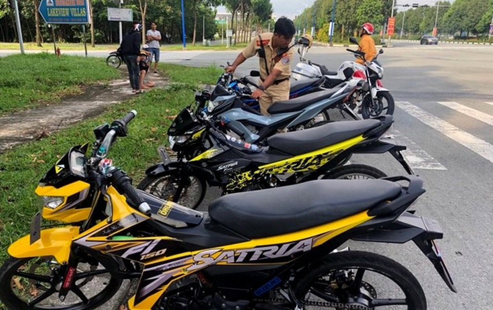 Mạnh tay xử lý “quái xế”, ngăn chặn nguy cơ tai nạn giao thông - 3 Mạnh tay xử lý “quái xế”, ngăn chặn nguy cơ tai nạn giao thông - 3