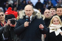 Ông Putin hát quốc ca Nga cùng 130.000 người ủng hộ