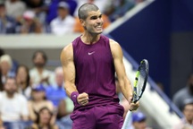 Alcaraz bất ngờ "xuống tóc", khởi đầu nhanh tại US Open