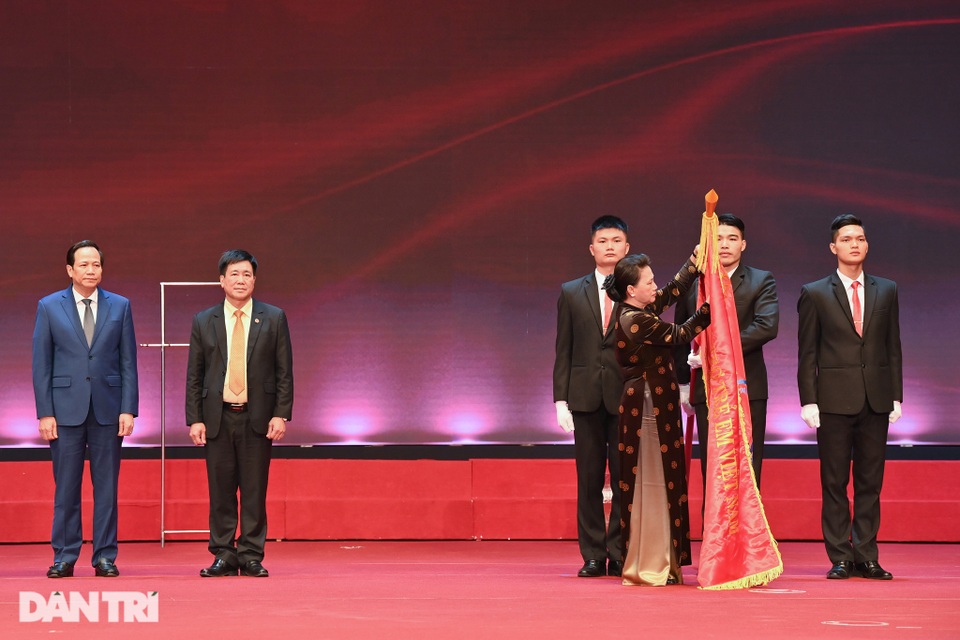 Lễ tuyên dương Những gương sáng thầm lặng vì cộng đồng - 21 Lễ tuyên dương Những gương sáng thầm lặng vì cộng đồng - 21