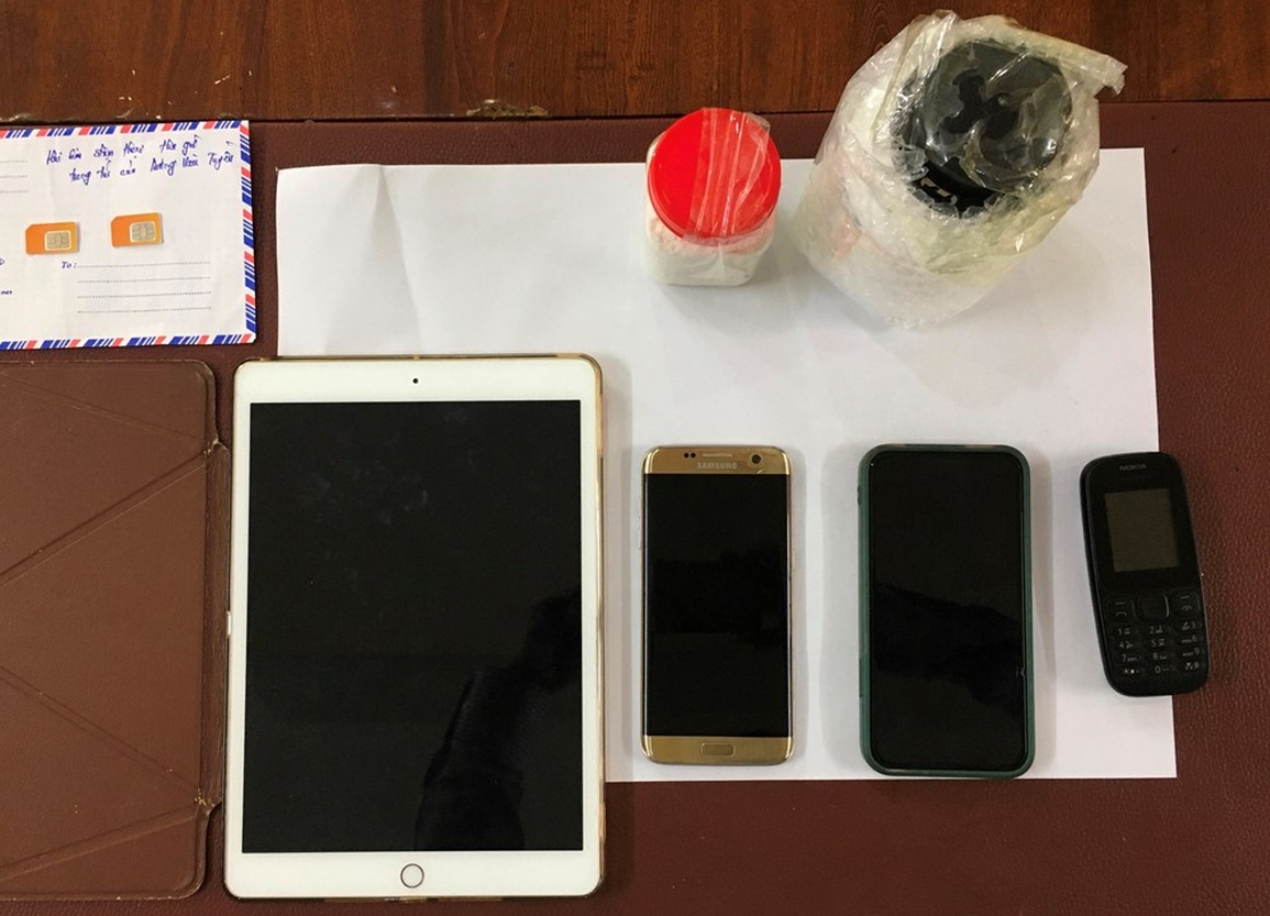 Bắt người đàn ông dọa tạt axít, cưỡng đoạt tiền để trả nợ - 1 Bắt người đàn ông dọa tạt axít, cưỡng đoạt tiền để trả nợ - 1