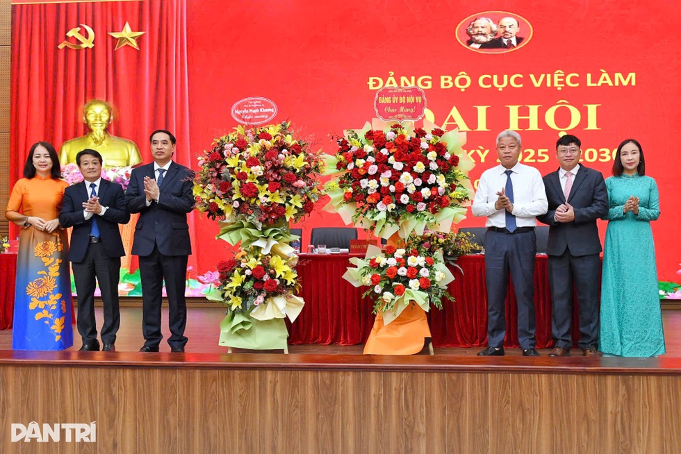 Xây dựng chính sách, mỗi cán bộ cần đặt cả tâm huyết và trách nhiệm - 5 Xây dựng chính sách, mỗi cán bộ cần đặt cả tâm huyết và trách nhiệm - 5