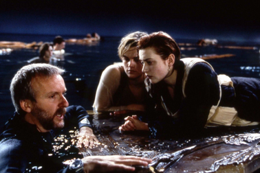 Đạo diễn “Titanic” làm phim chỉ vì… “thiếu tiền” theo đuổi đam mê