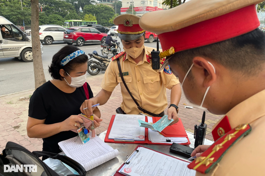 CSGT Hà Nội đi mô tô đặc chủng tuần tra trên đường vành đai 3 - 3 CSGT Hà Nội đi mô tô đặc chủng tuần tra trên đường vành đai 3 - 3