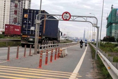 Sở GTVT nói gì về dải bê tông giữa đường cao tốc gây tai nạn chết người?