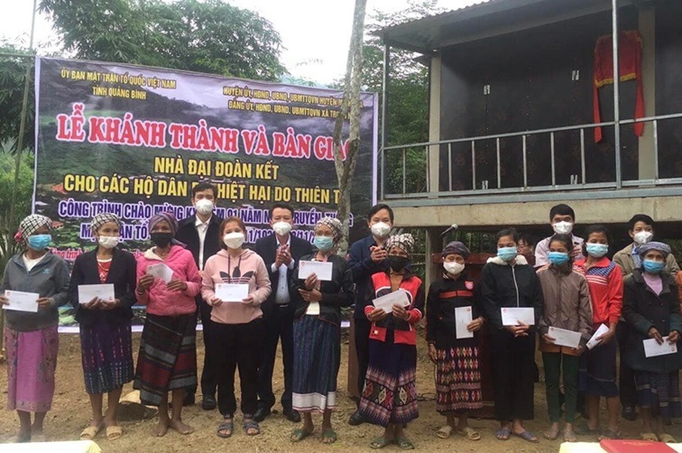 30 hộ đồng bào dân tộc thiểu số vui mừng đón nhận nhà Đại đoàn kết - 2 30 hộ đồng bào dân tộc thiểu số vui mừng đón nhận nhà Đại đoàn kết - 2