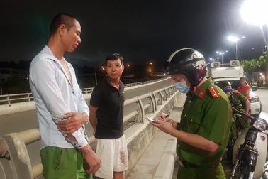 Hạ Long xử lý hơn 40 người vi phạm "giờ giới nghiêm"