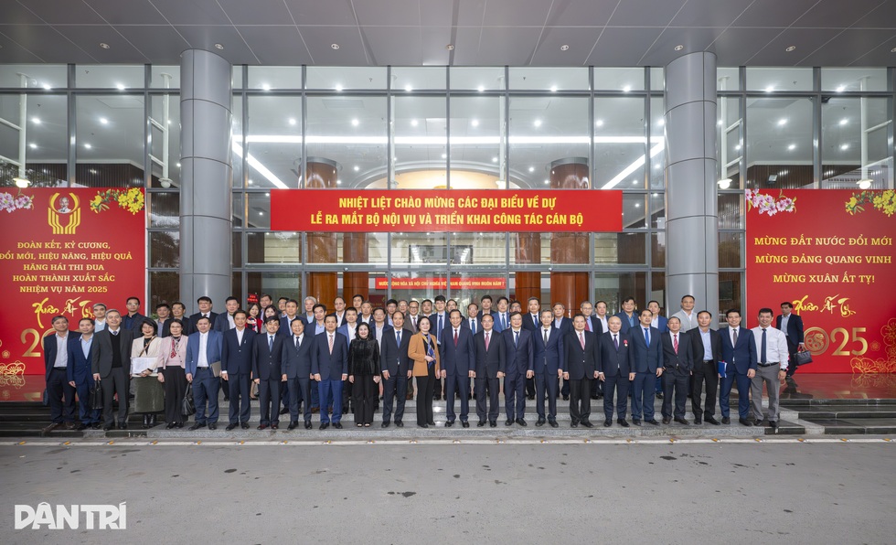 Bộ Nội vụ tiếp nhận cán bộ ngành LĐ-TBXH như chờ đón người nhà - 8 Bộ Nội vụ tiếp nhận cán bộ ngành LĐ-TBXH như chờ đón người nhà - 8