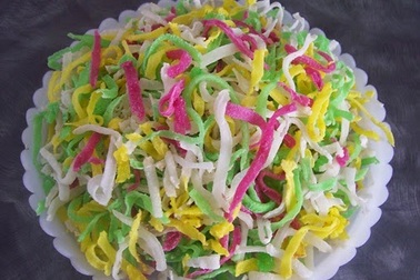 Khay quà Tết đủ cung bậc với “Mứt dừa ngũ sắc” mà không dùng phẩm màu