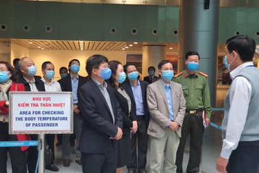 Thứ trưởng Y tế: Không để dịch bùng phát để người dân ăn Tết vui tươi