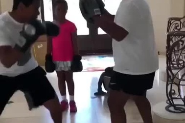 Quý tử nhà Mike Tyson gây sốt với kỹ thuật quyền anh cực đỉnh