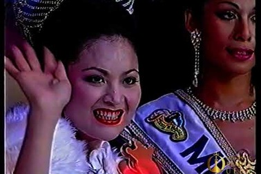 Phút đăng quang của hoa hậu chuyển giới năm 1998