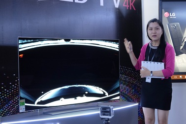 LG trình làng mẫu TV OLED 4K đầu tiên tại Việt Nam