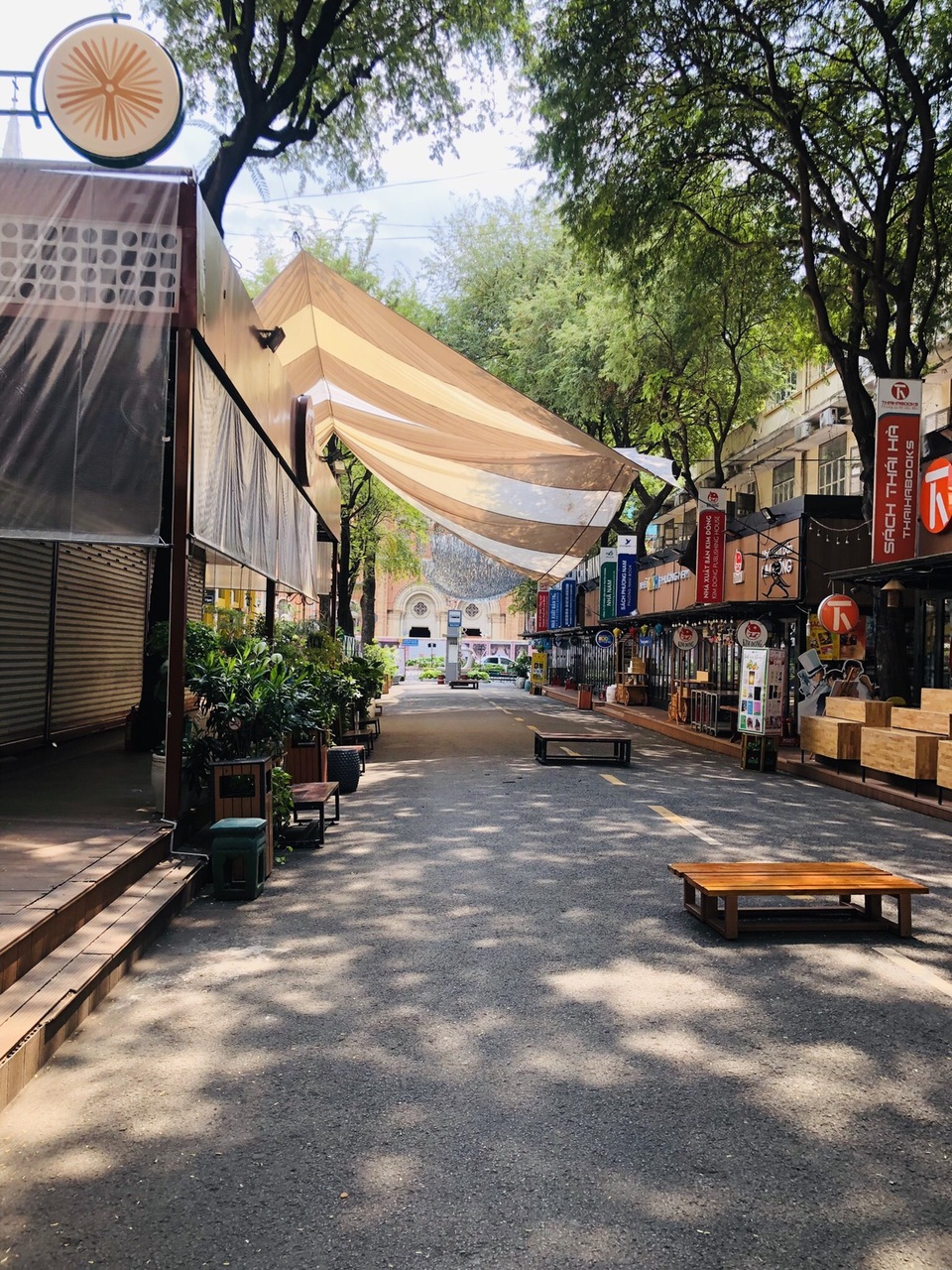 Đường sách, nơi thu hút hàng triệu lượt khách ở TPHCM ngưng hoạt động - 3 Đường sách, nơi thu hút hàng triệu lượt khách ở TPHCM ngưng hoạt động - 3