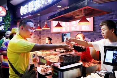 Nam sinh khiếm thị gây chú ý vì đạt điểm xuất sắc trong kỳ thi gaokao