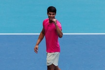 Medvedev, Alcaraz vào bán kết Miami Open