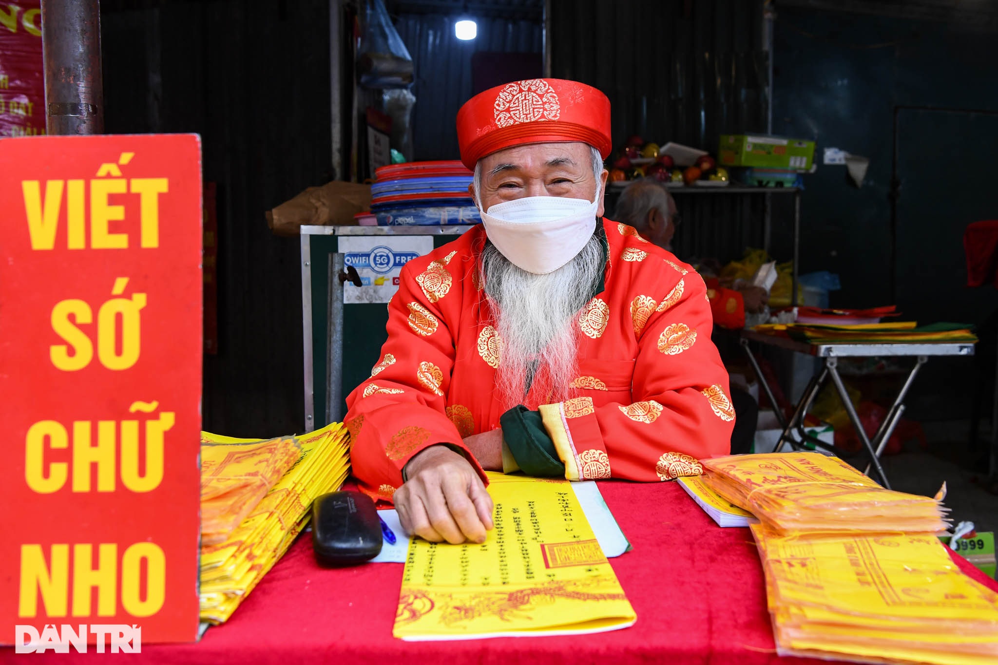 Phủ Tây Hồ bất ngờ vắng vẻ ngày mở cửa trở lại - 13 Phủ Tây Hồ bất ngờ vắng vẻ ngày mở cửa trở lại - 13