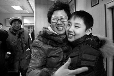 “Chú bé hiến tủy cứu mẹ” đã xuất viện