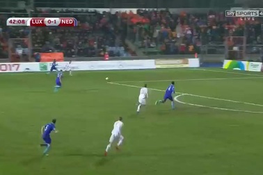 Depay tỏa sáng, Hà Lan áp sát vị trí đầu bảng của Pháp