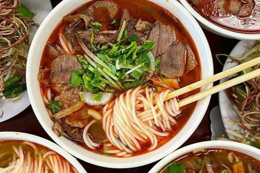 Thành phố ở Nhật Bản thêm đặc sản bún bò Huế của Việt Nam vào thực đơn