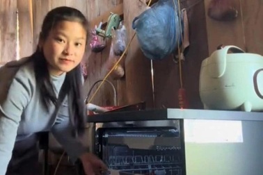 Cô gái vùng cao được chồng tặng máy rửa bát và bước ngoặt đổi đời