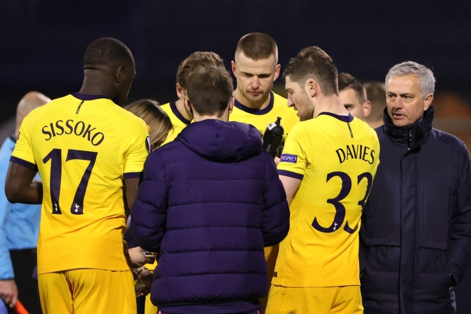 Tottenham thua mất mặt, HLV Mourinho phát điên với học trò - 2 Tottenham thua mất mặt, HLV Mourinho phát điên với học trò - 2