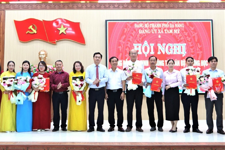 Hàng chục hiệu trưởng, hiệu phó xin làm giáo viên sau khi giảm 16 trường