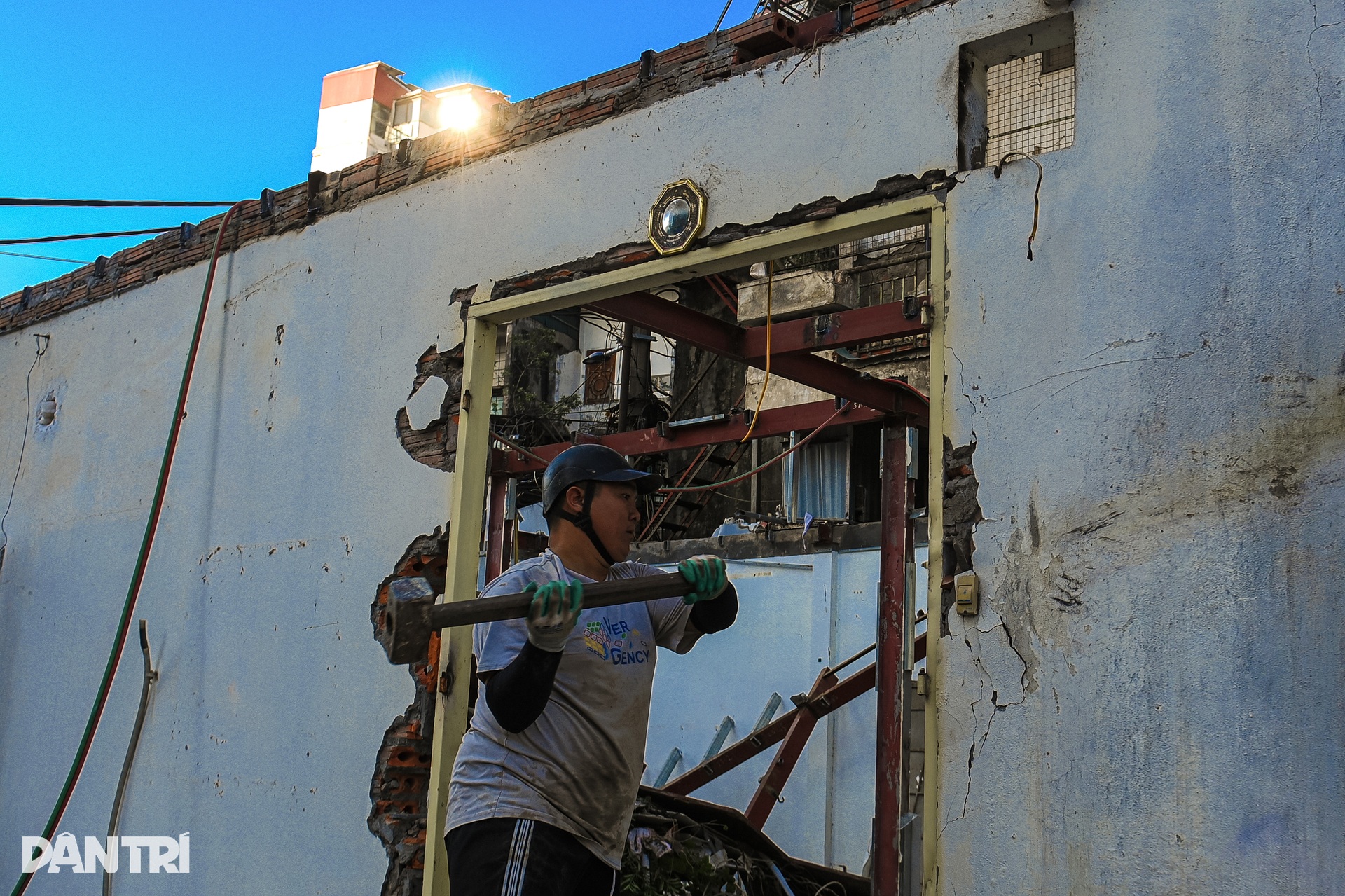 Người dân đi ở nhờ, xin điện, nước trên đường đắt nhất hành tinh ở Hà Nội - 1 Người dân đi ở nhờ, xin điện, nước trên đường đắt nhất hành tinh ở Hà Nội - 1