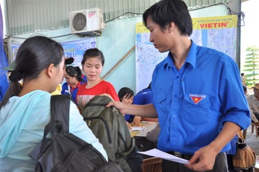 Giảng viên trẻ 7 năm tiếp sức mùa thi