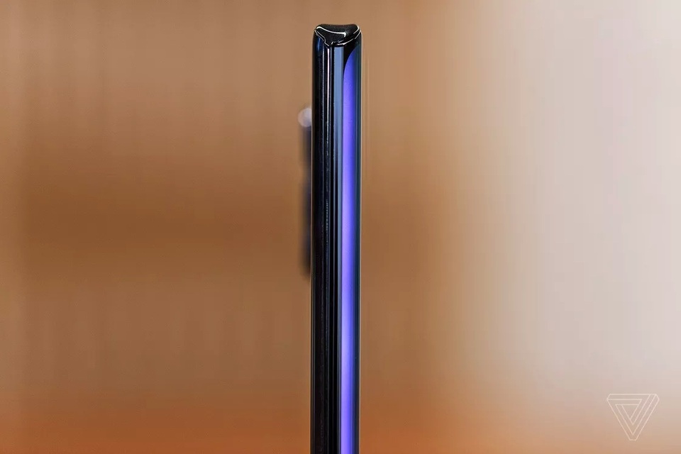 Motorola trở lại “cuộc đua” cao cấp với mẫu smartphone màn hình cong Edge+ - 7 Motorola trở lại “cuộc đua” cao cấp với mẫu smartphone màn hình cong Edge+ - 7
