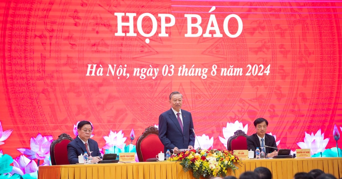 View - Hình ảnh tân Tổng Bí thư Tô Lâm chủ trì họp báo sau Hội nghị Trung ương | Báo Dân trí