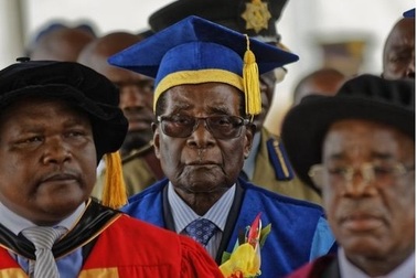 Tổng thống Zimbabwe lần đầu xuất hiện trước công chúng sau tin đồn đảo chính