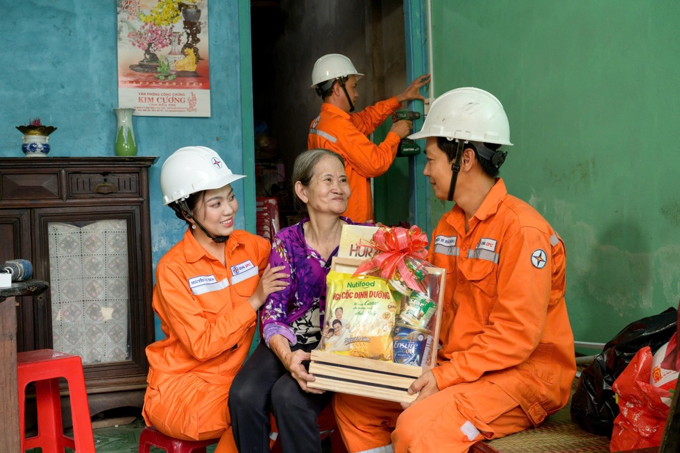 50 năm Tổng công ty Điện lực miền Nam: Tri ân lịch sử - Tự hào tiếp bước - 10 50 năm Tổng công ty Điện lực miền Nam: Tri ân lịch sử - Tự hào tiếp bước - 10